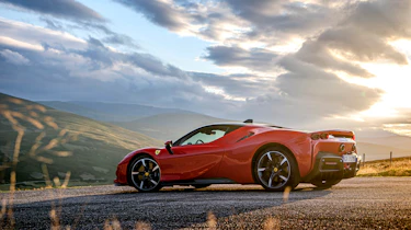 Ferrari SF90 eCoty – side