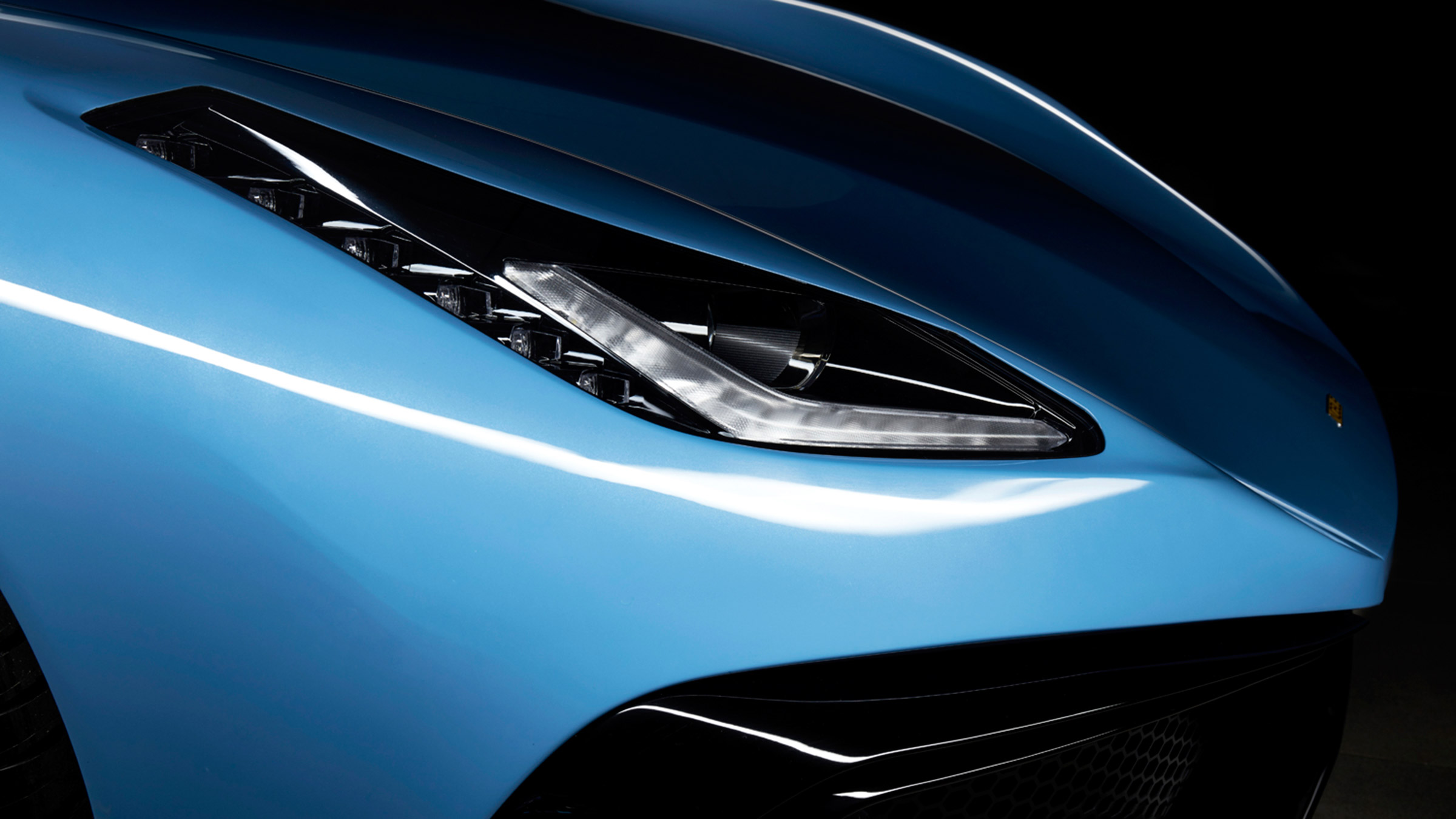 Noble M500 – headlights