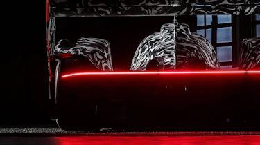 Porsche LMDh racer – rear bar light