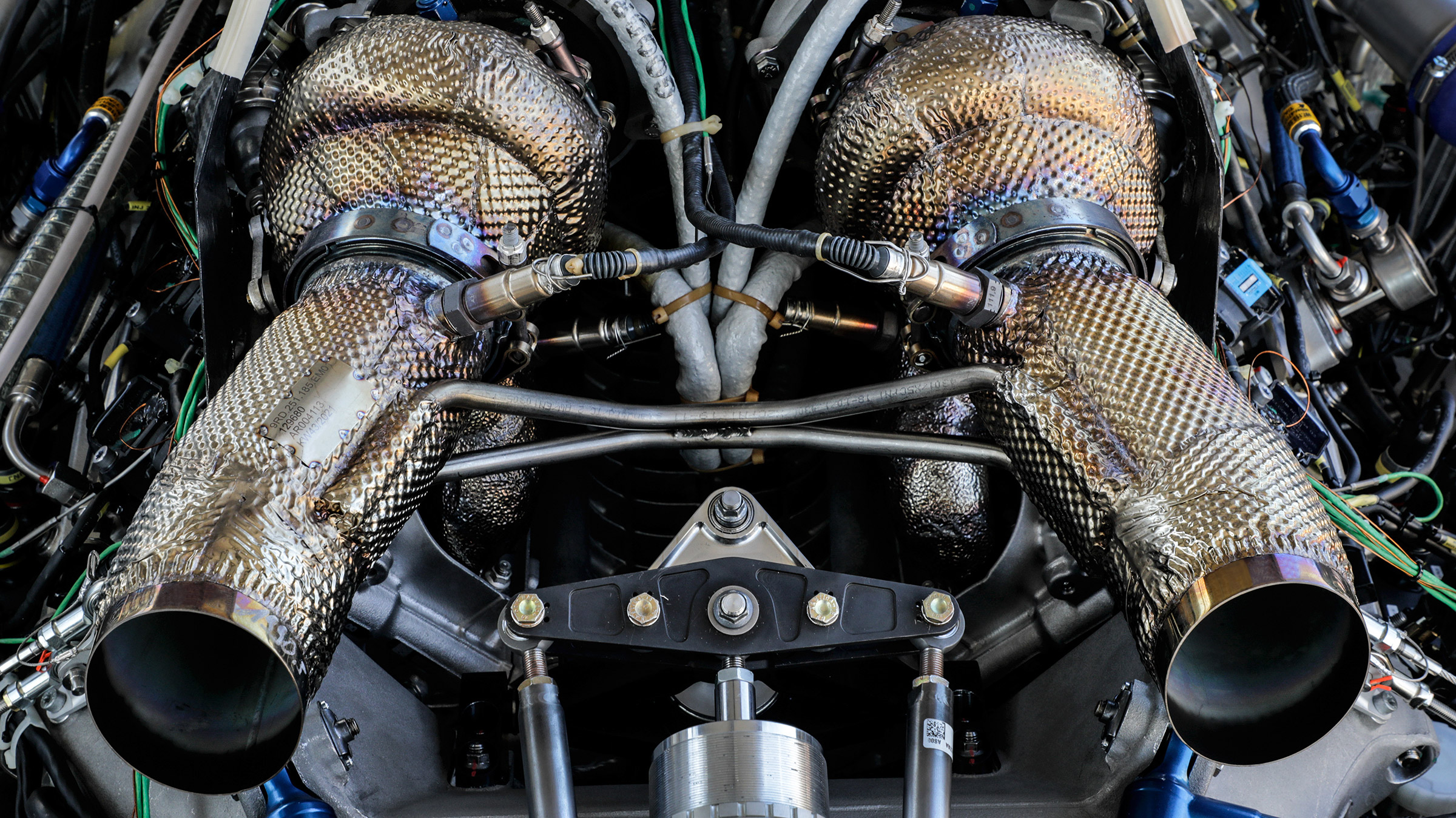 Porsche LMDh racer – twin turbos