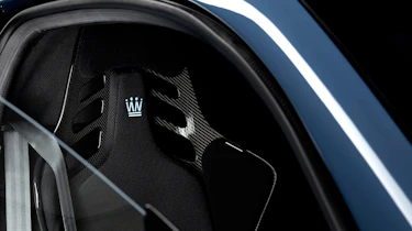 Noble M500 – seats