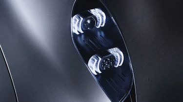 GMA T33 studio – headlights