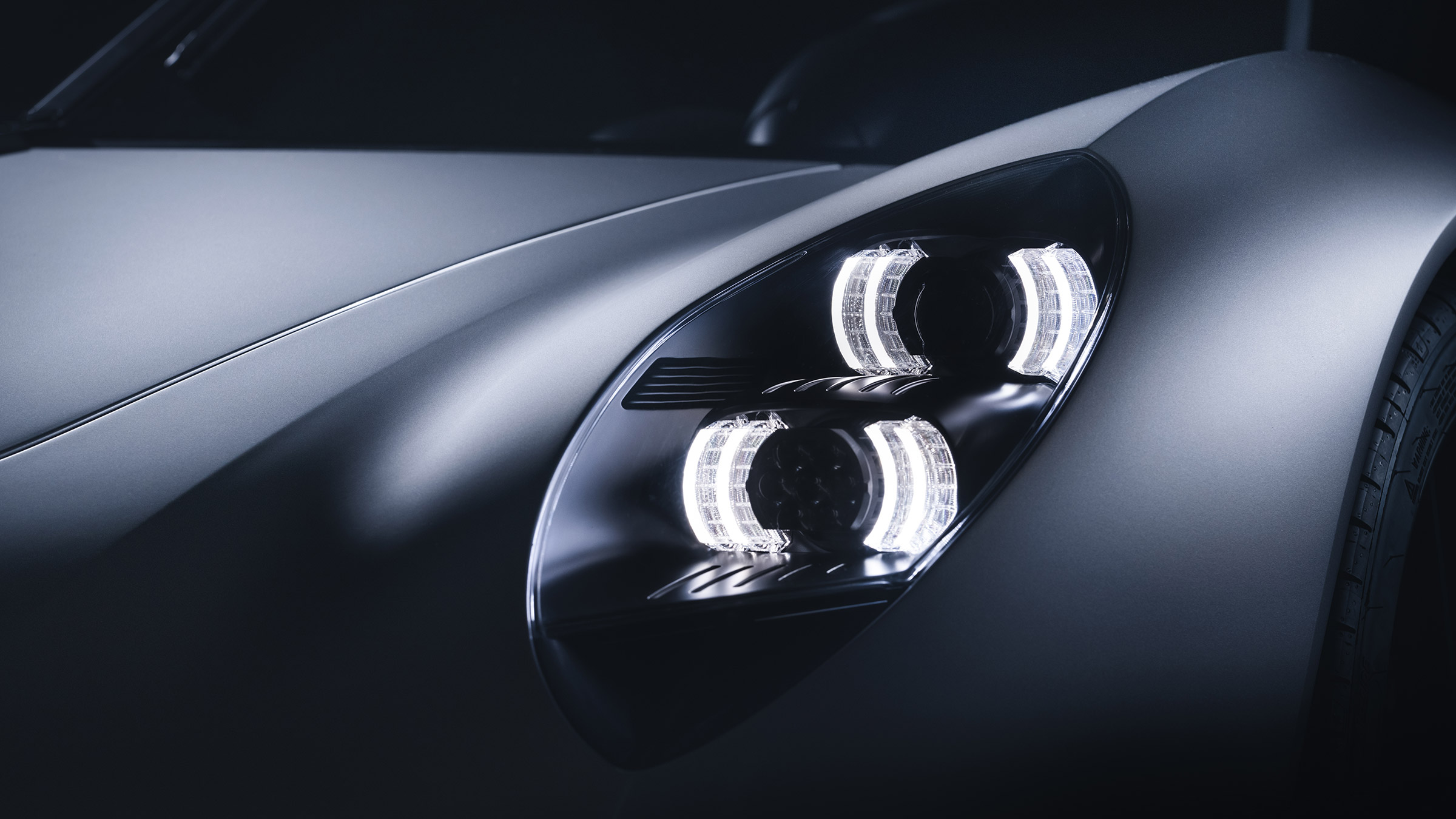GMA T33 studio – headlights