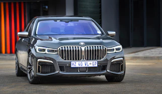 BMW M760Li – front quarter