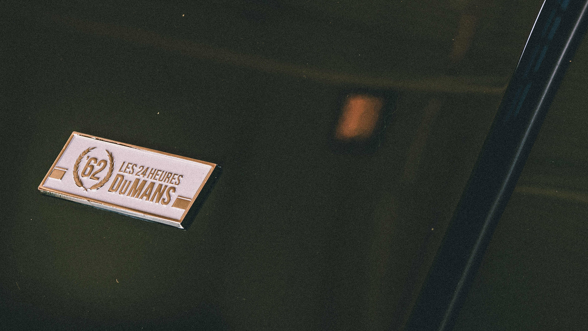 Morgan Plus Four LM62 – badge