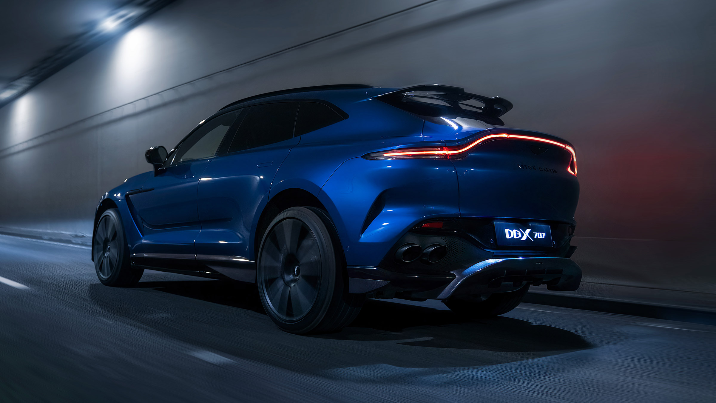 Aston Martin DBX707 – rear tracking