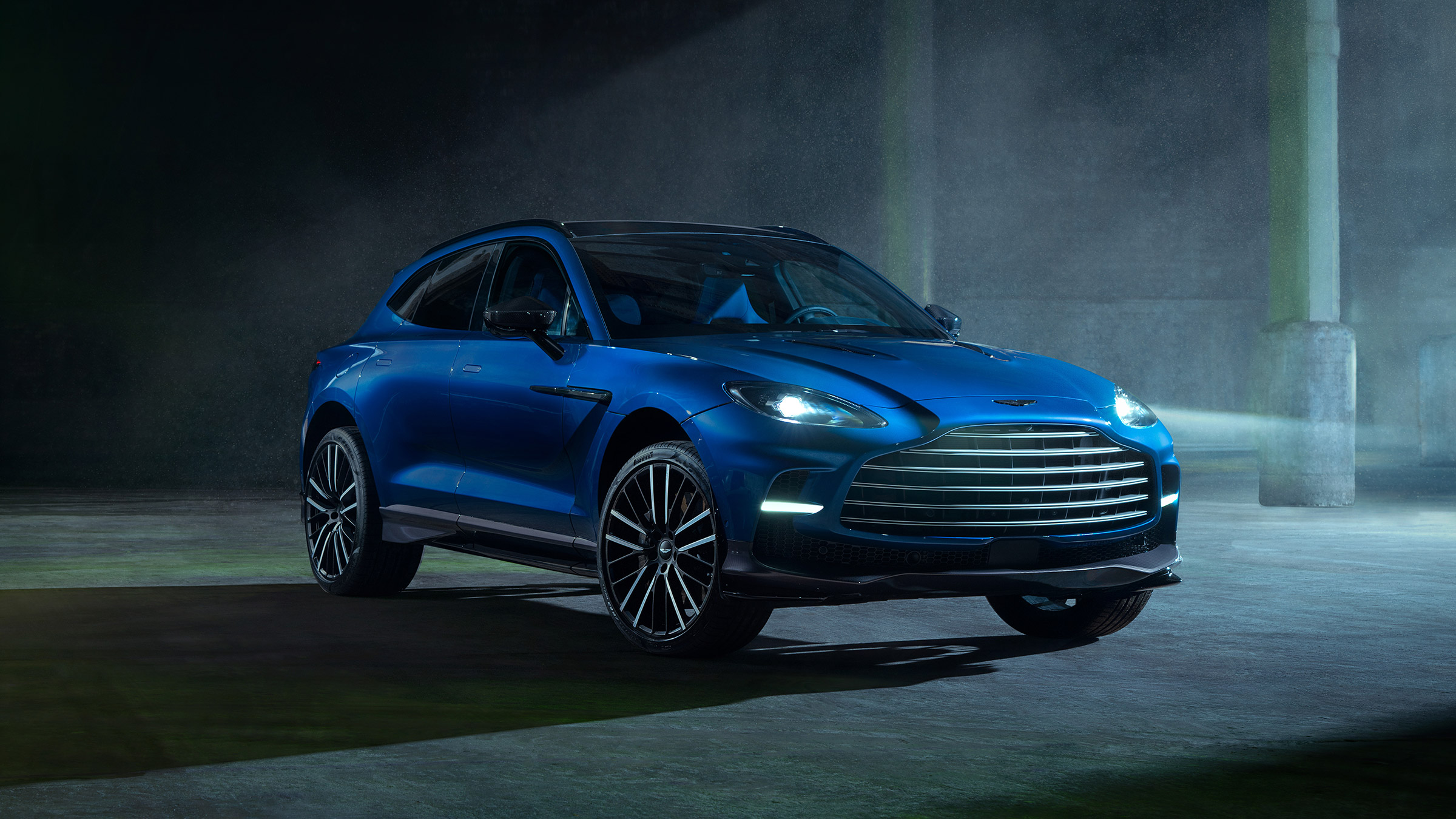 Aston Martin DBX707 – front static