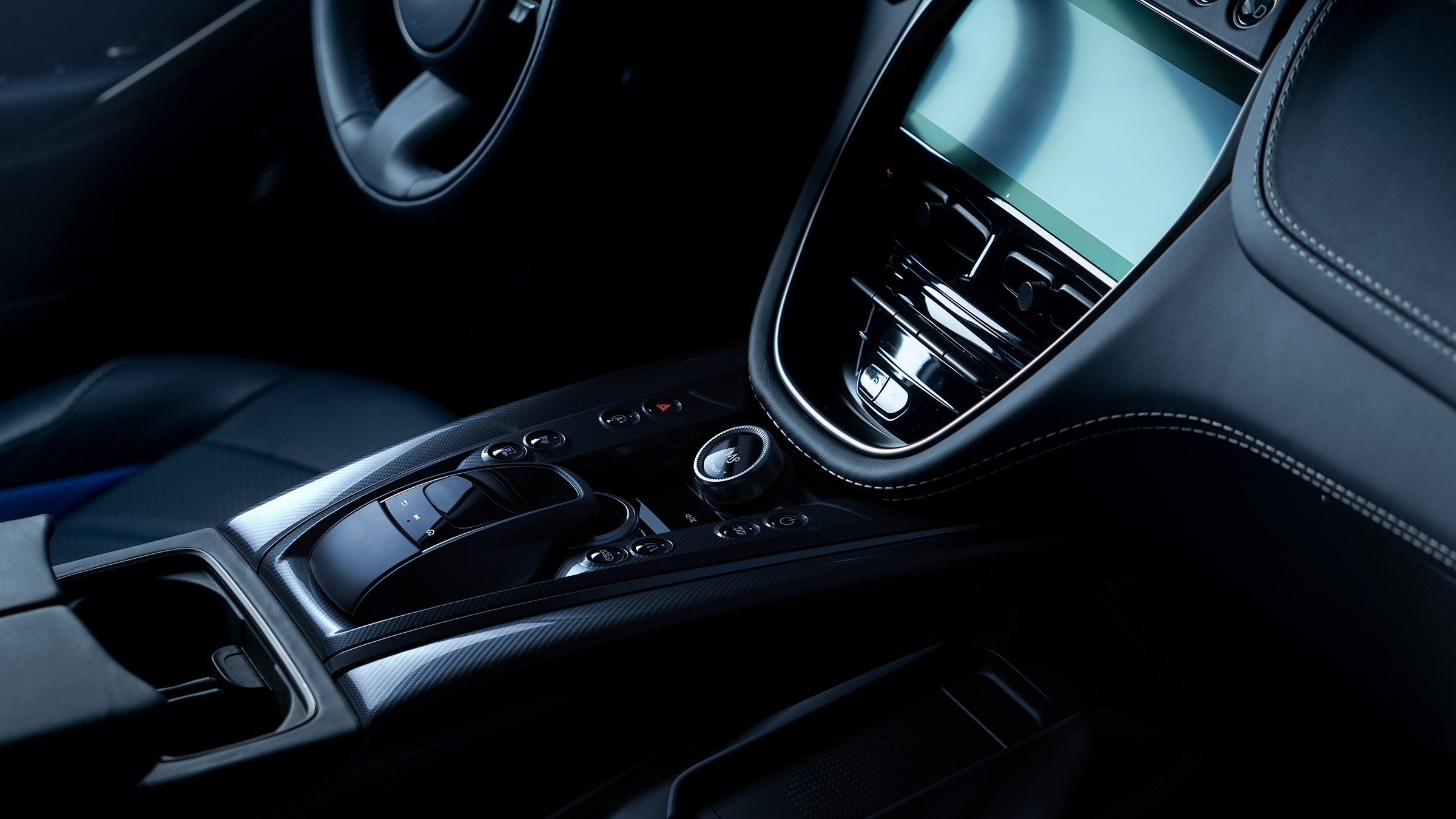 Aston Martin DBX707 – console