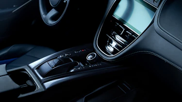 Aston Martin DBX707 – console