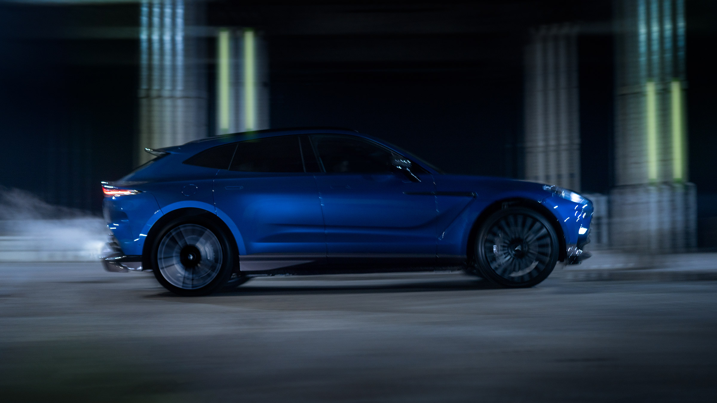 Aston Martin DBX707 – pan