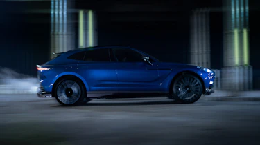 Aston Martin DBX707 – pan
