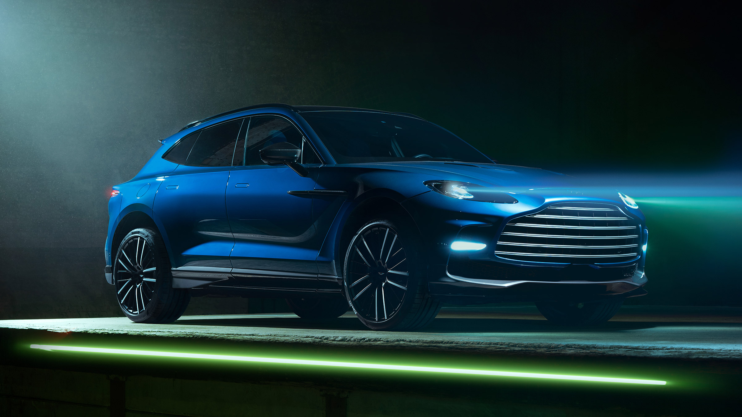 Aston Martin DBX707 – front quarter