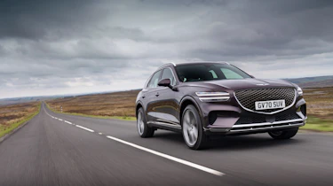 Genesis GV70 – front quarter tracking