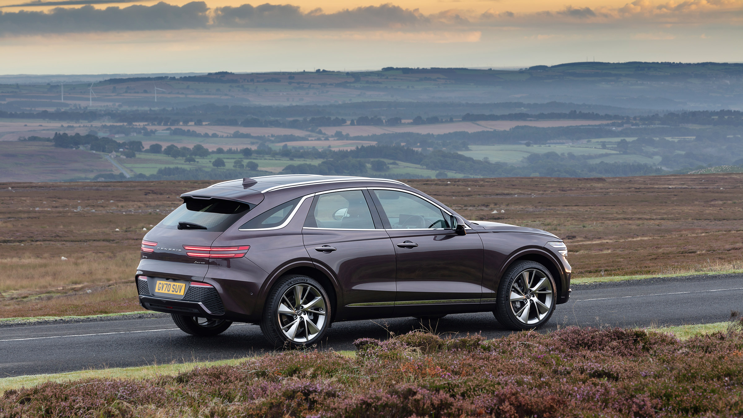 Genesis GV70 – side static