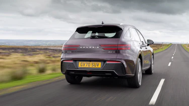 Genesis GV70 – rear quarter tracking