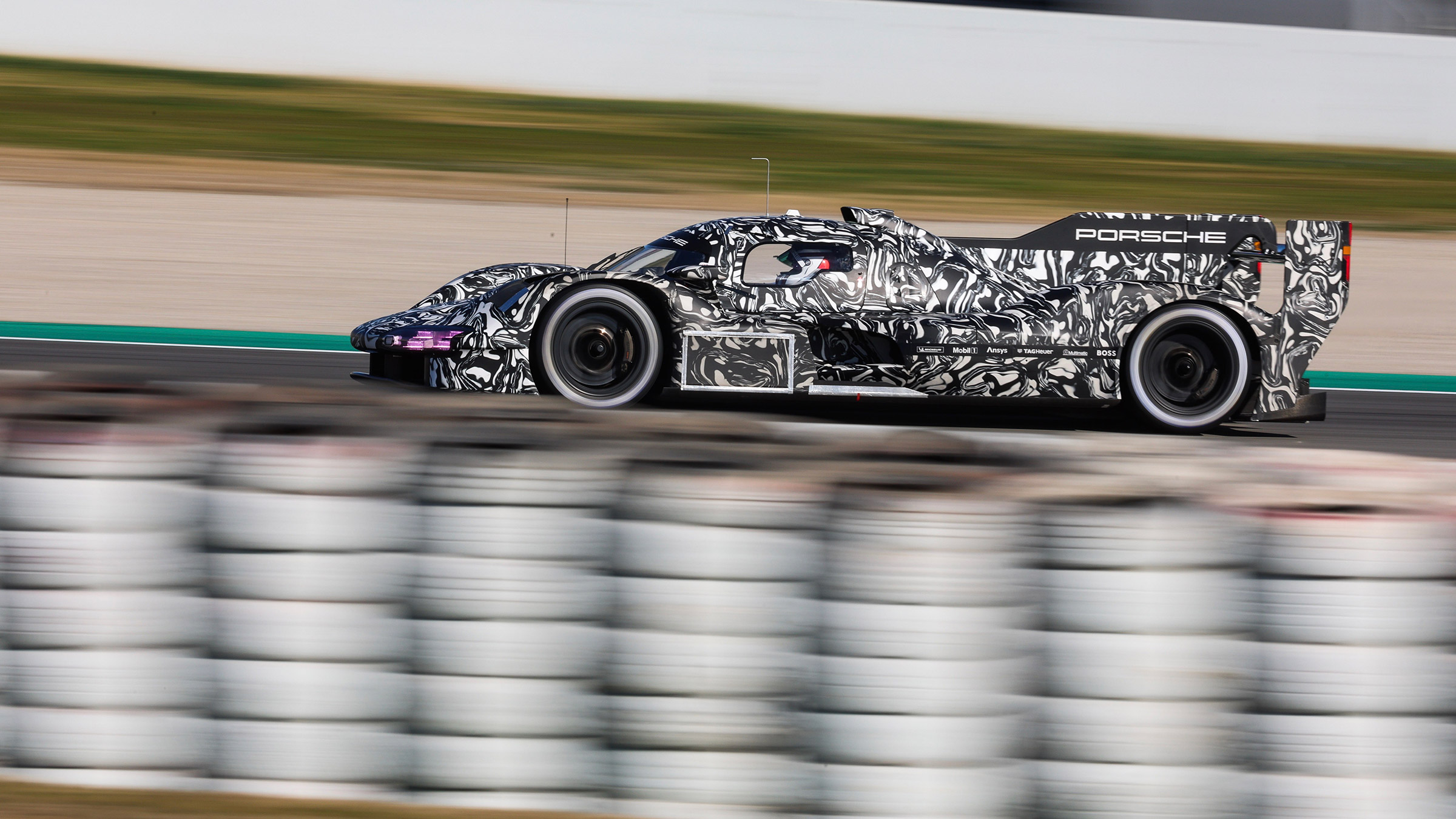 Porsche LMDh Barc testing – side