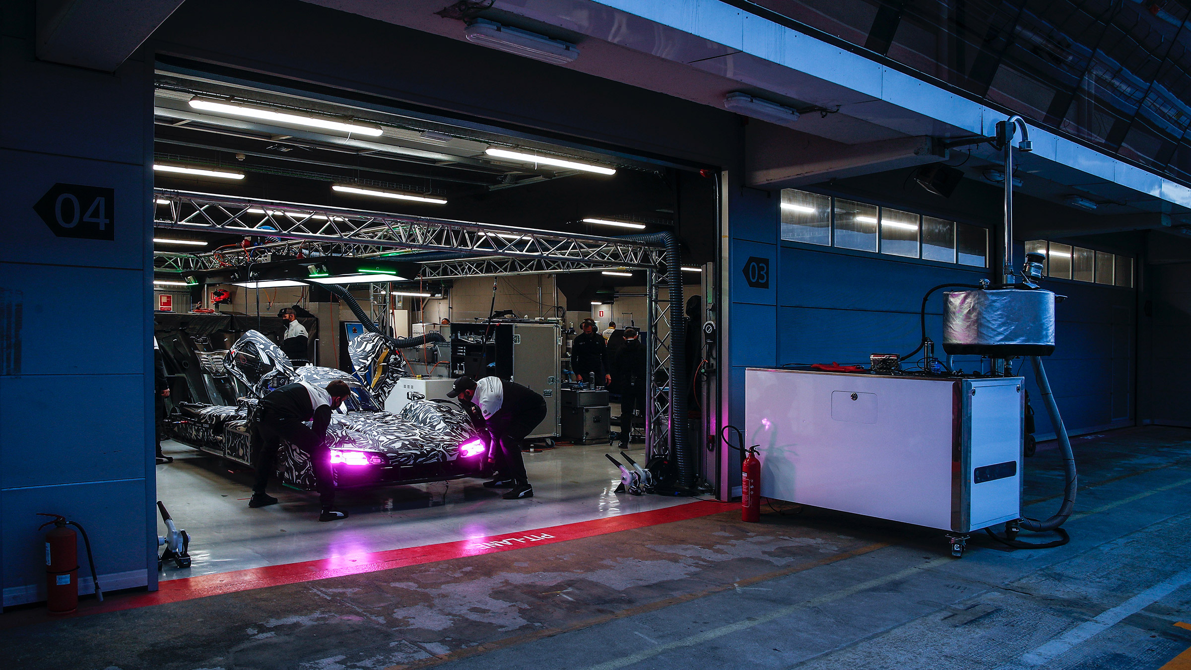 Porsche LMDh Barc testing – in garage