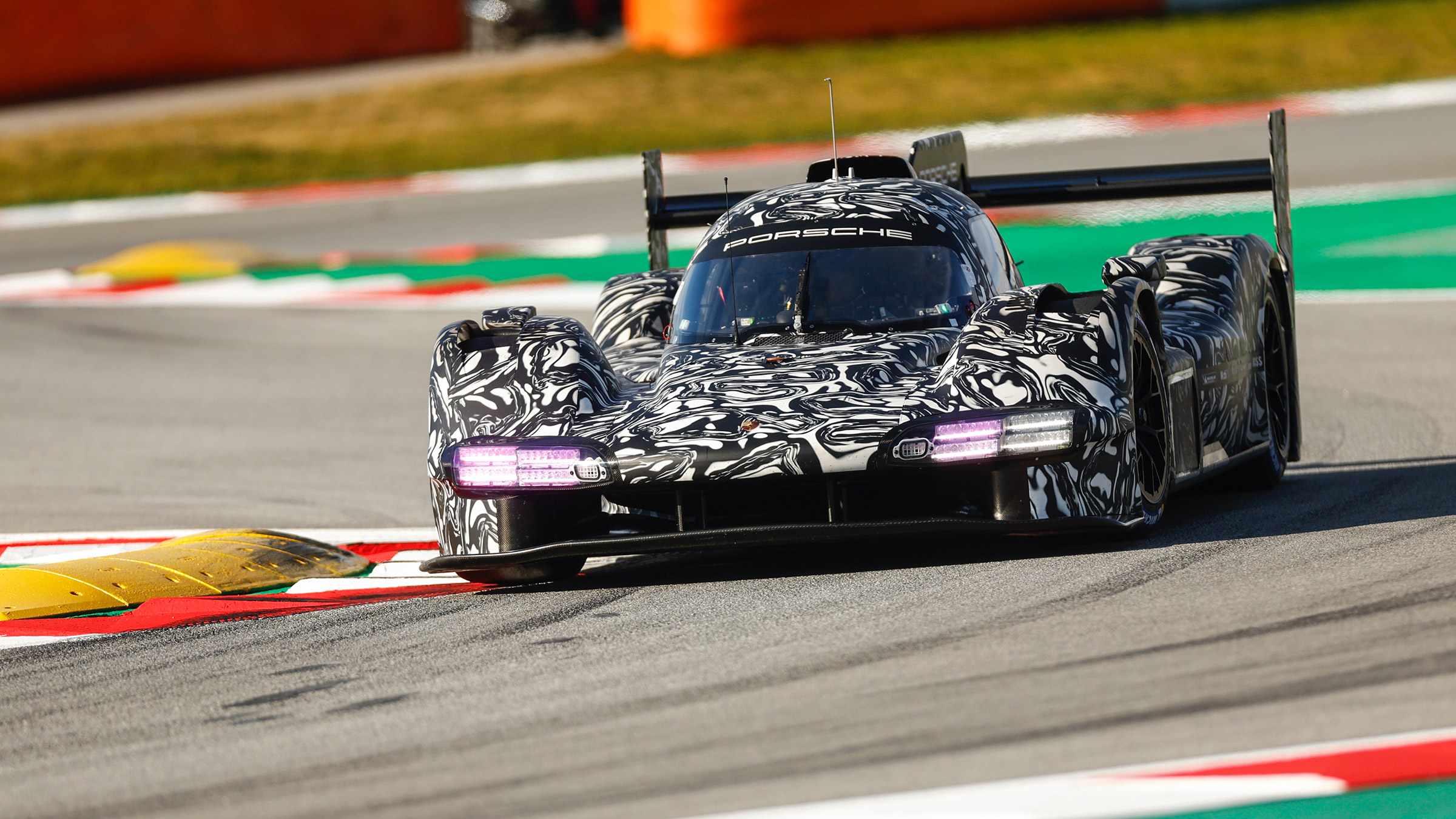 Porsche LMDh Barc testing – front