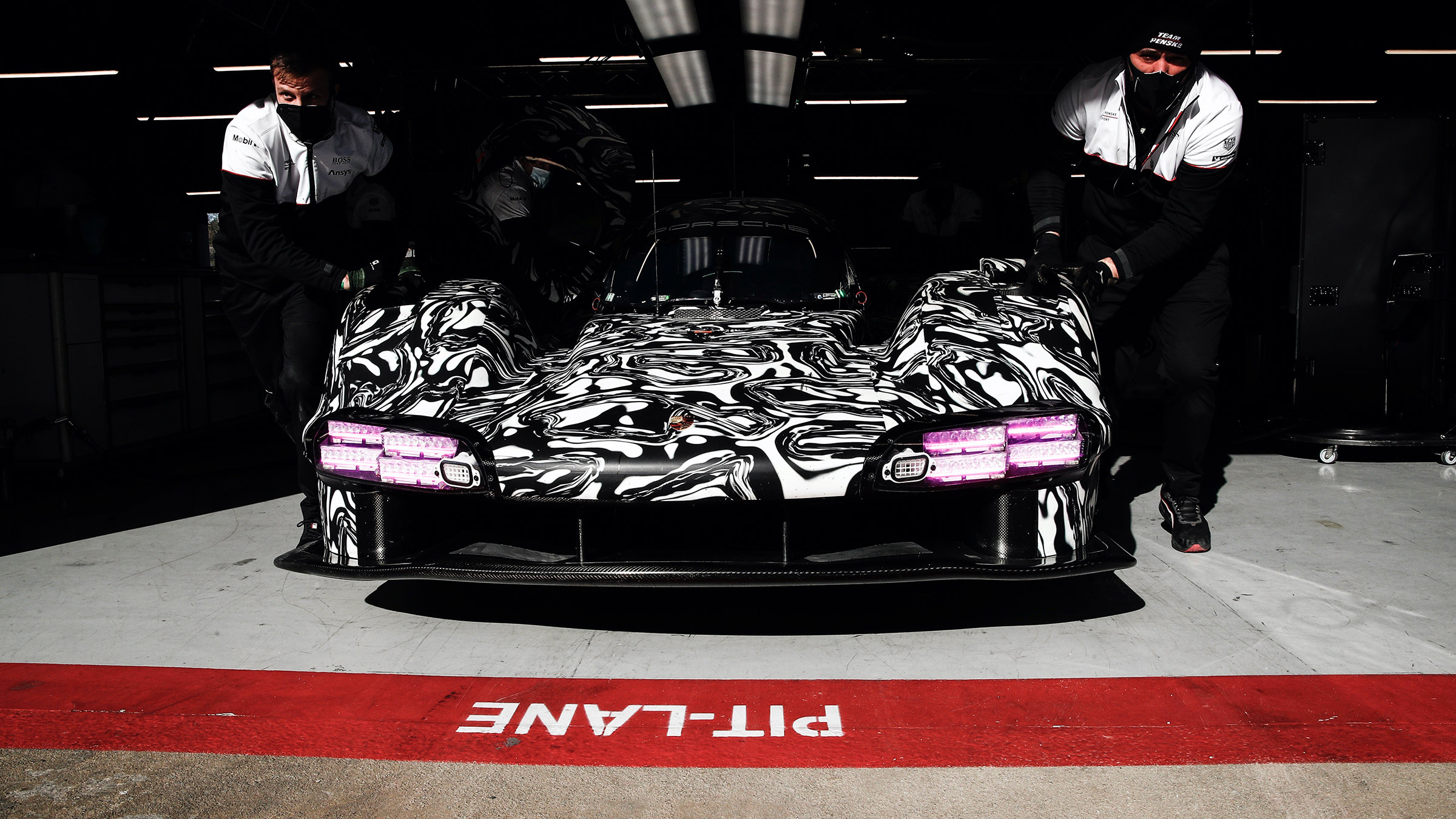 Porsche LMDh Barc testing – garage