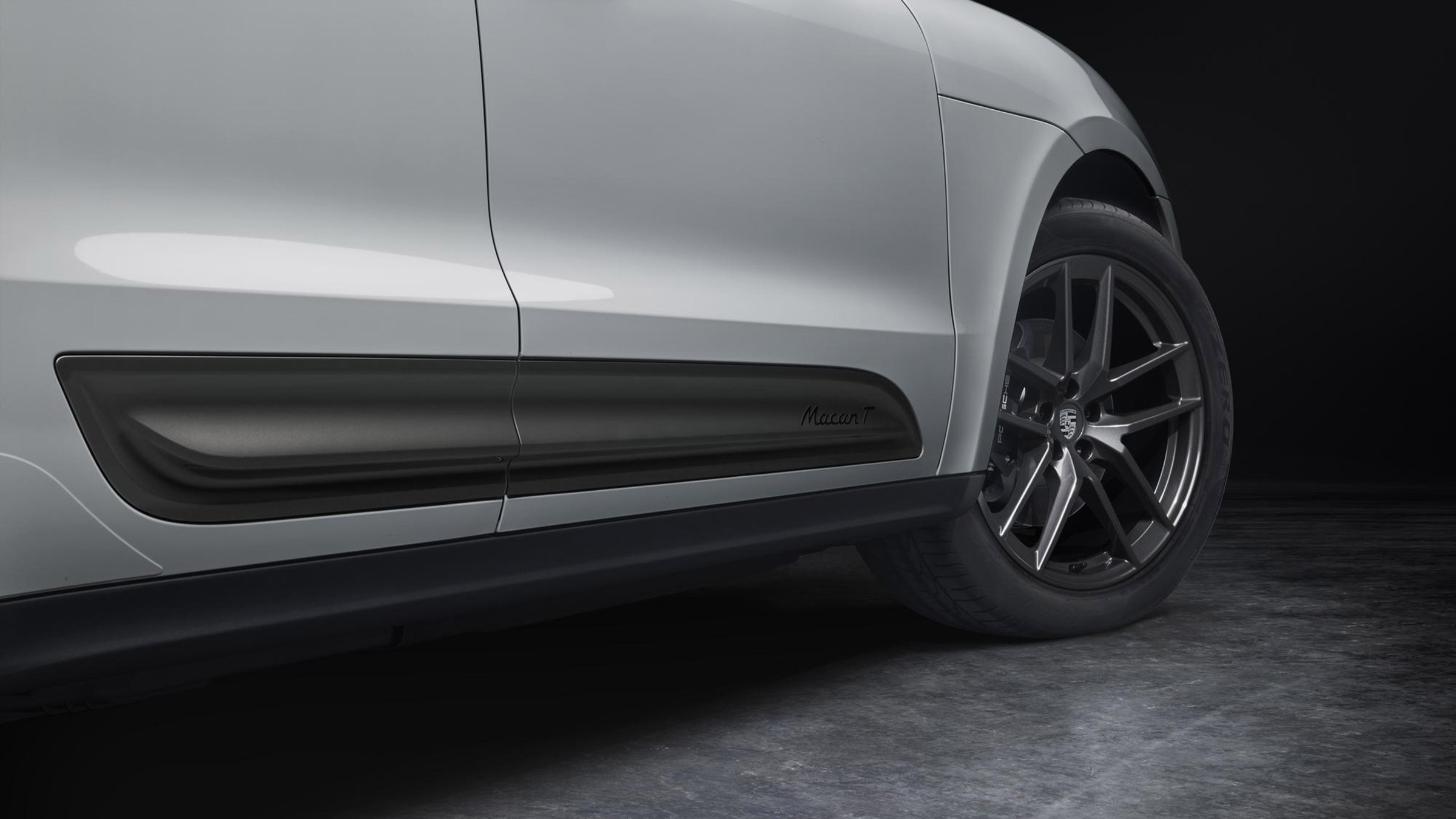 Porsche Macan T – side