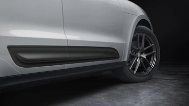 Porsche Macan T – side