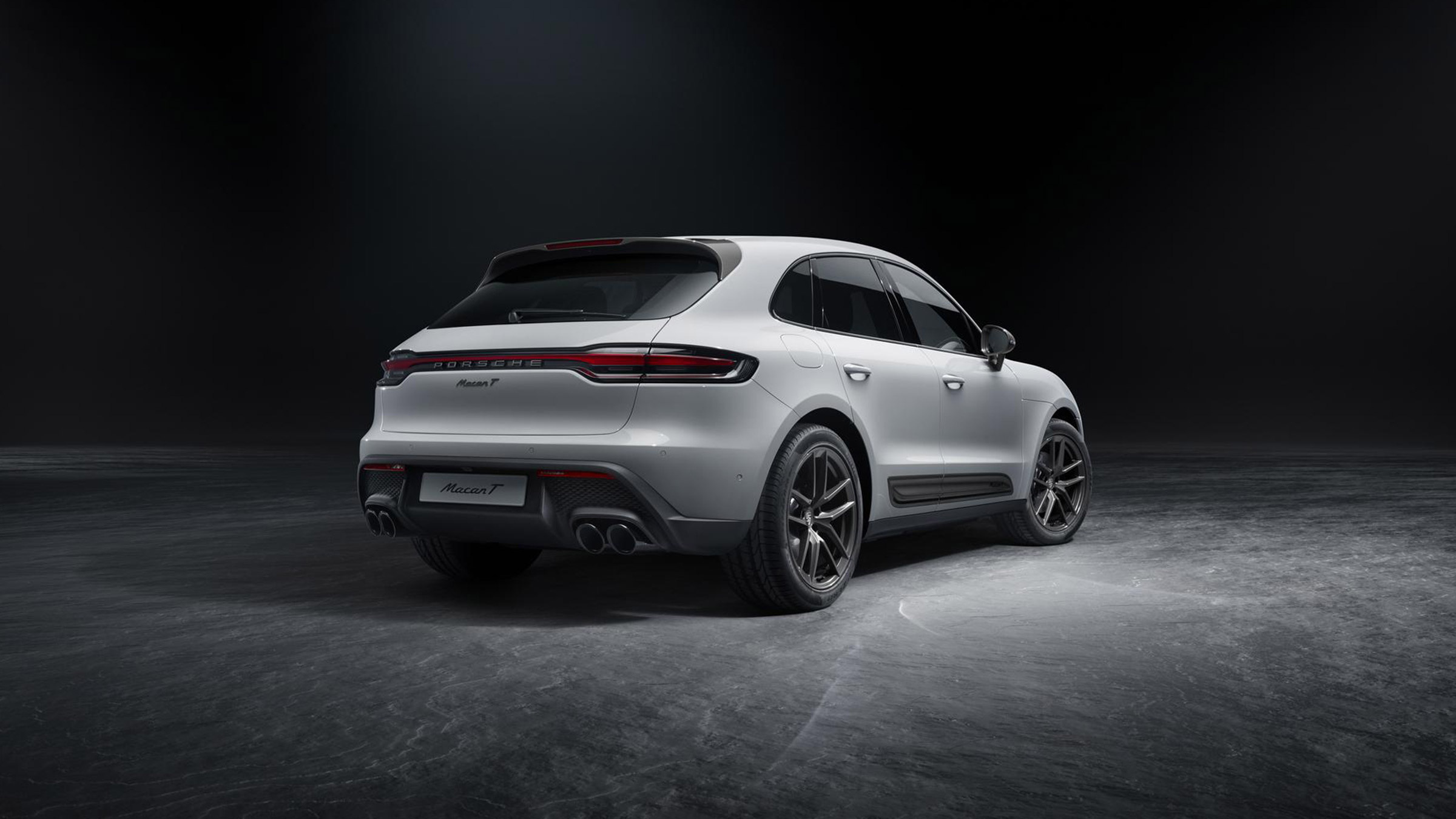 Porsche Macan T – rear quarter