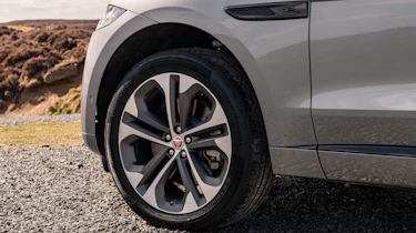 Jaguar F-Pace - front n/s wheel