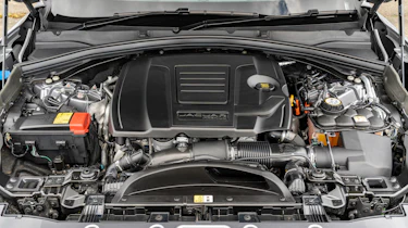 Jaguar F-Pace - engine bay