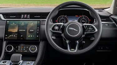 Jaguar F-Pace - dashboard