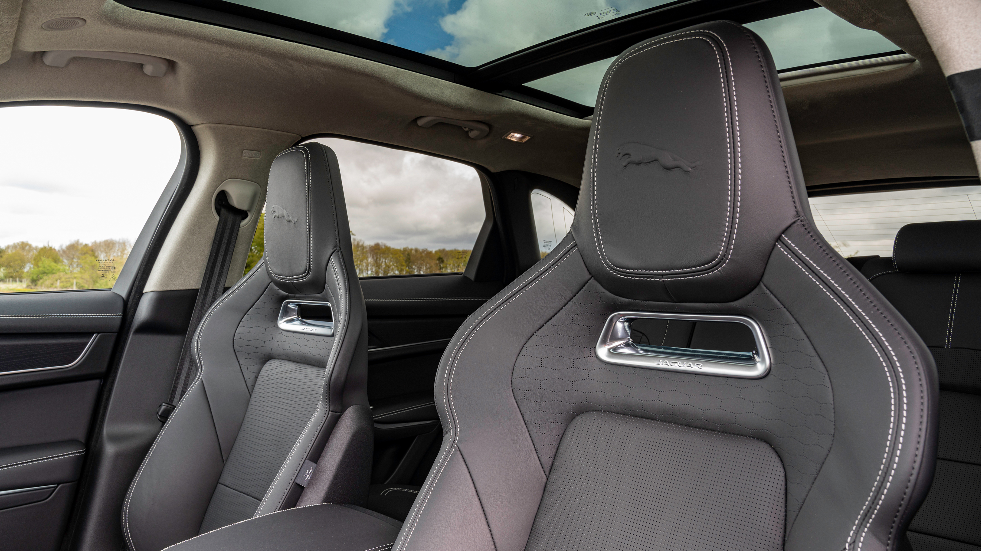 Jaguar F-Pace - seats