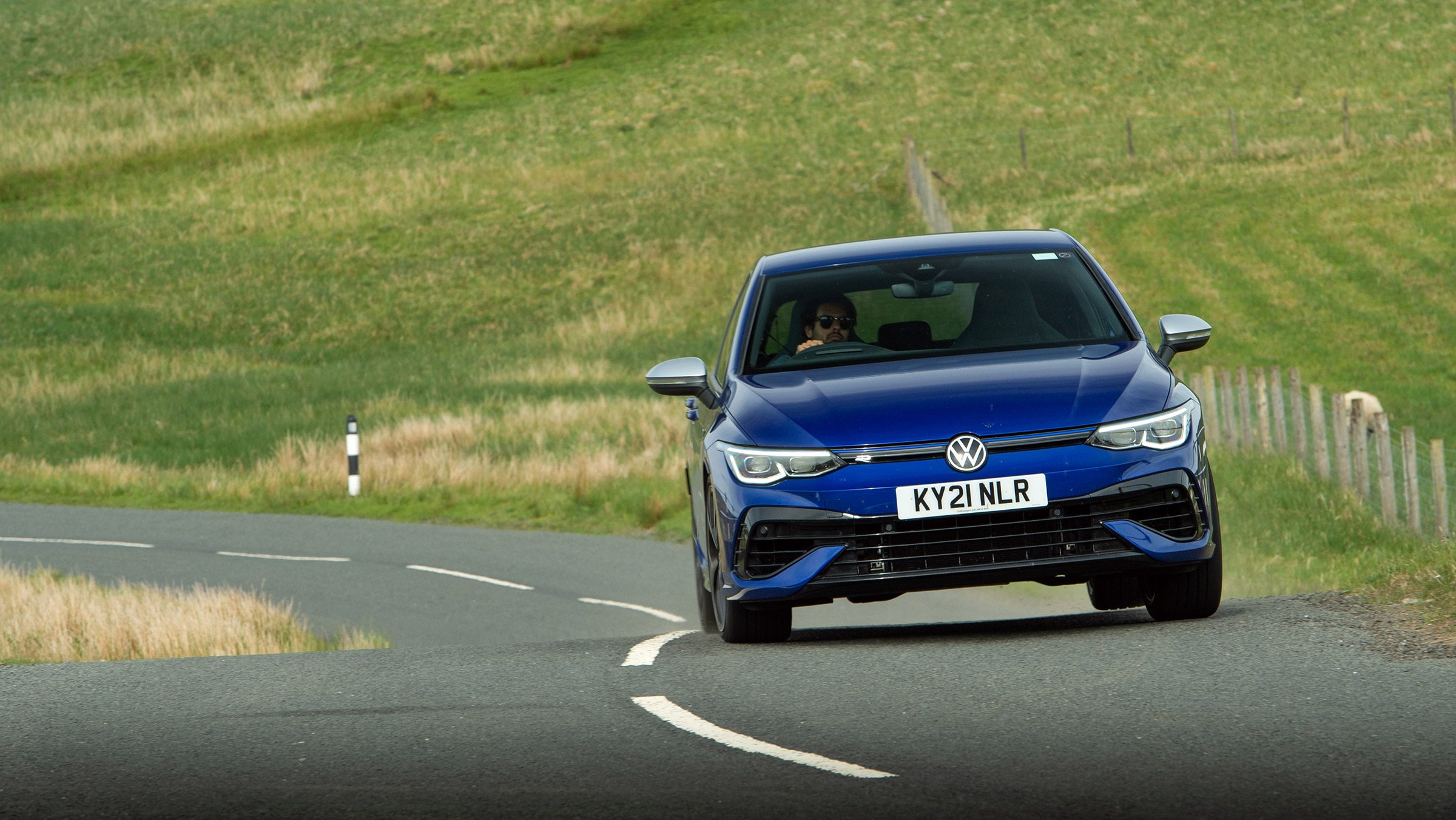 2022 hot hatchbacks battle – Golf cornering