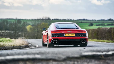 Aston Martin Vantage vs Audi R8 -10