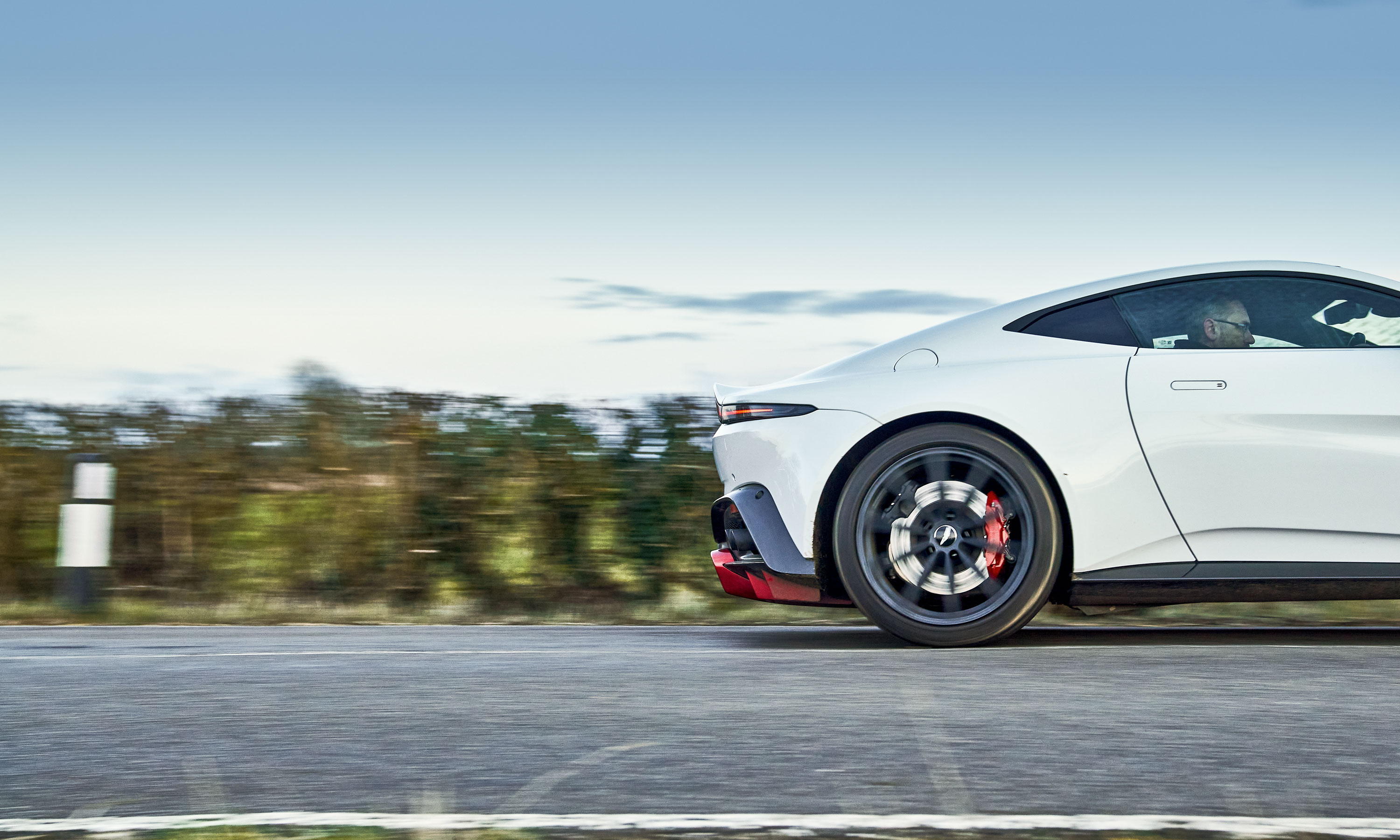 Aston Martin Vantage vs Audi R8 -11