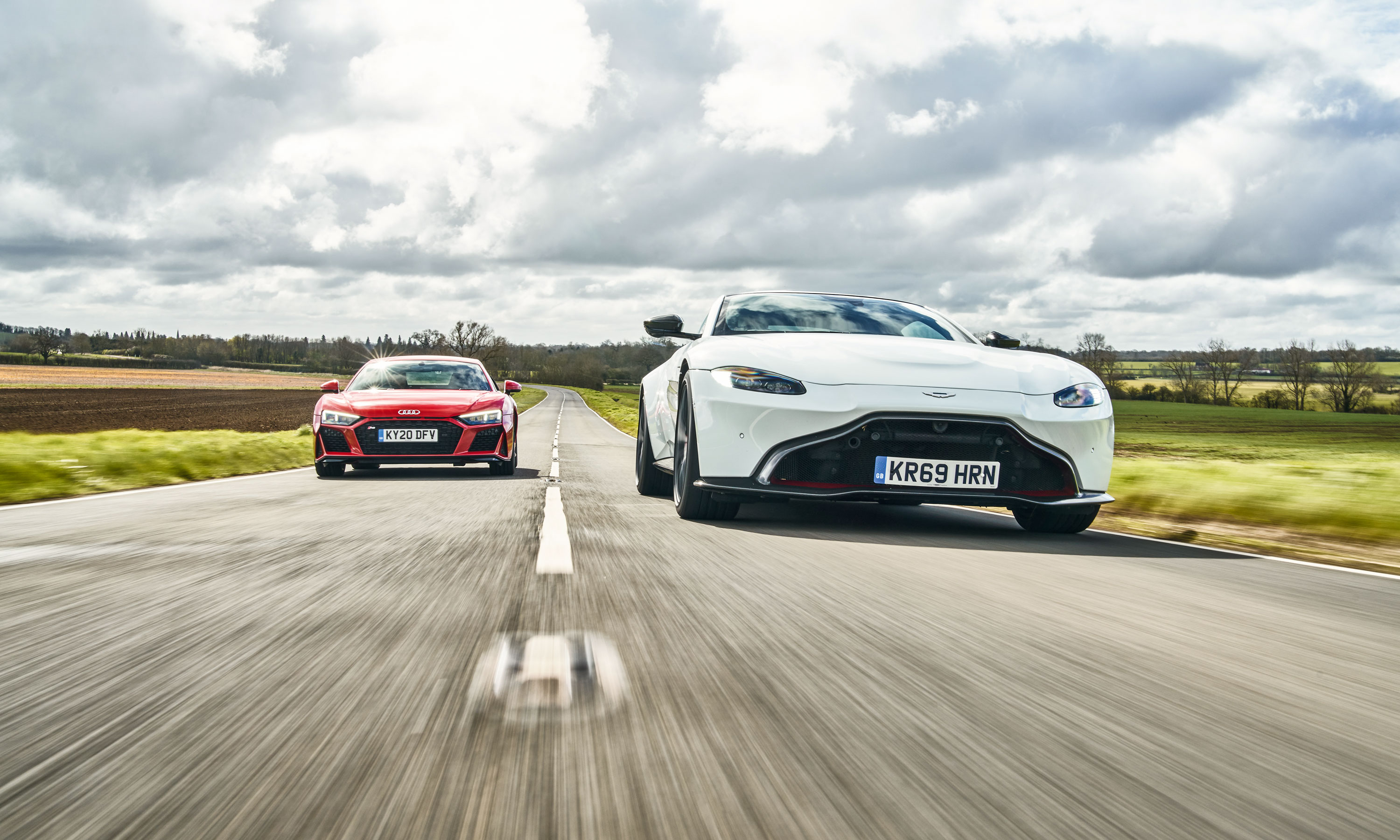 Aston Martin Vantage vs Audi R8 -3