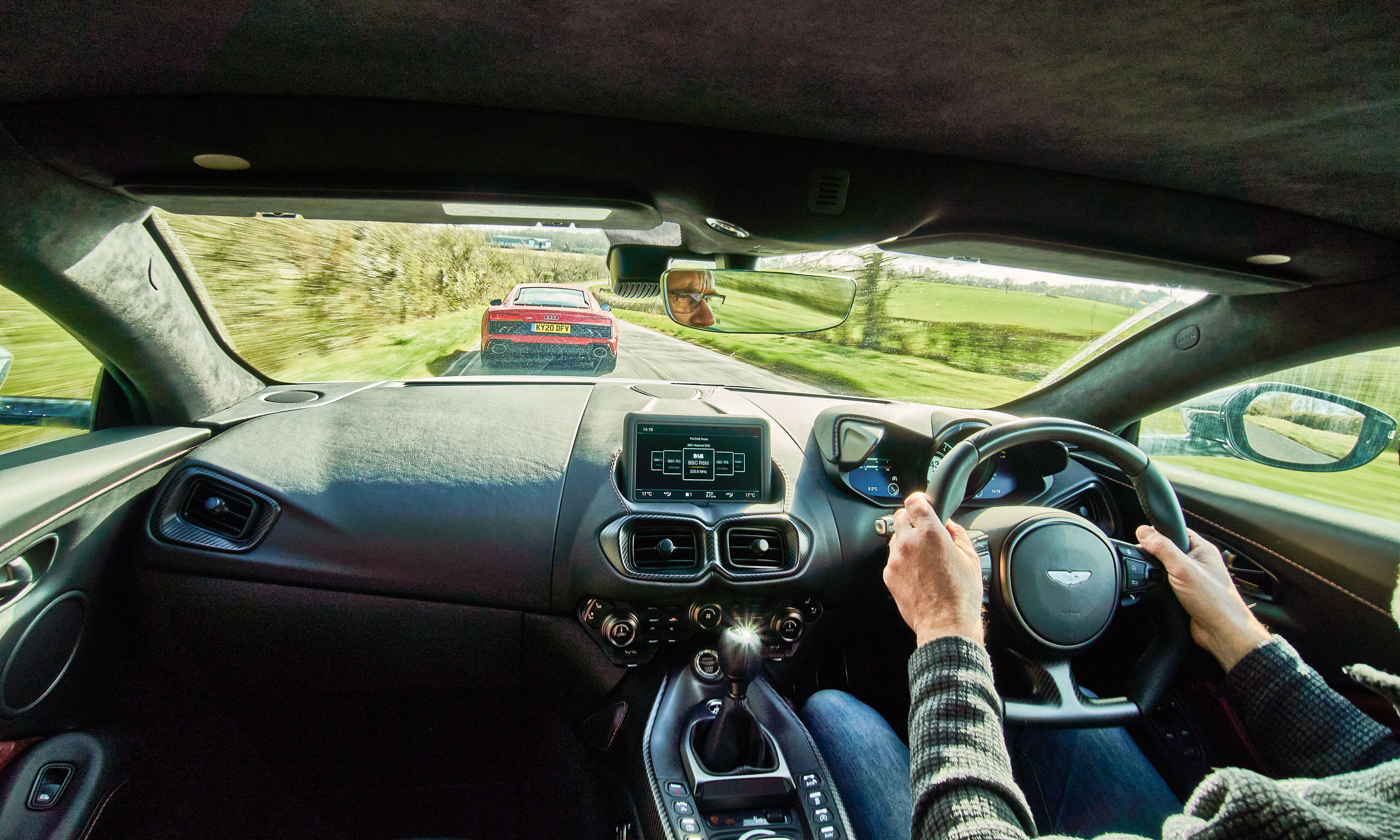 Aston Martin Vantage vs Audi R8 -5