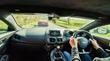 Aston Martin Vantage vs Audi R8 -5