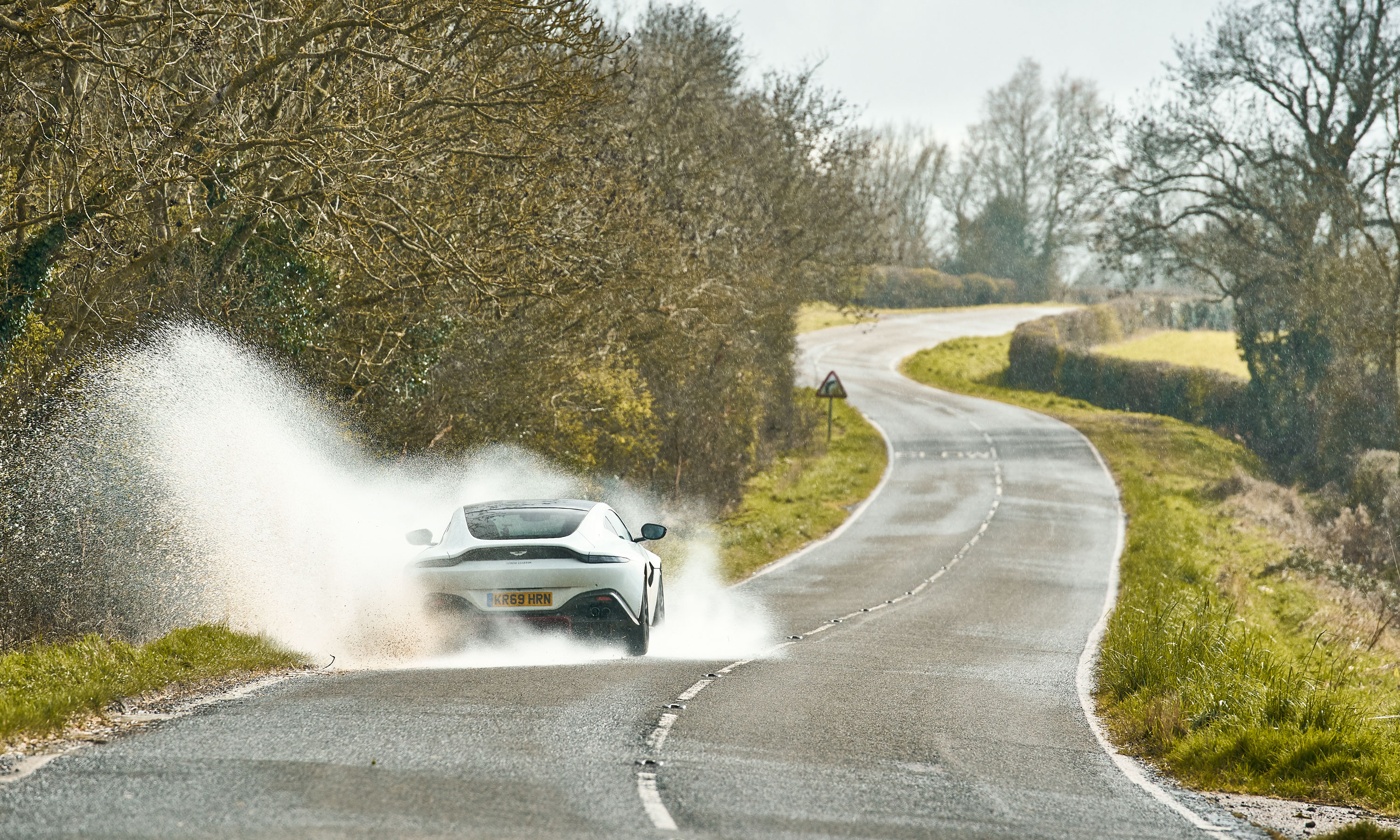 Aston Martin Vantage vs Audi R8 -6