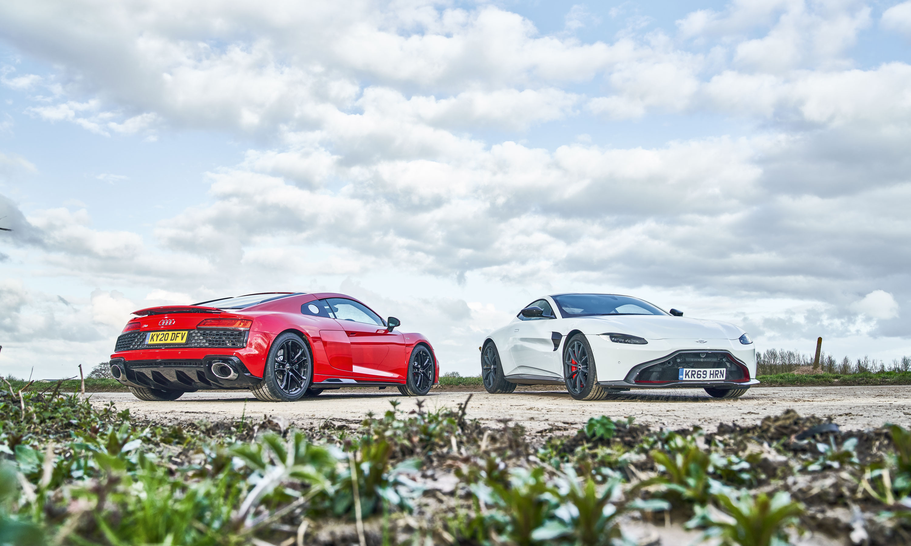 Aston Martin Vantage vs Audi R8 -7