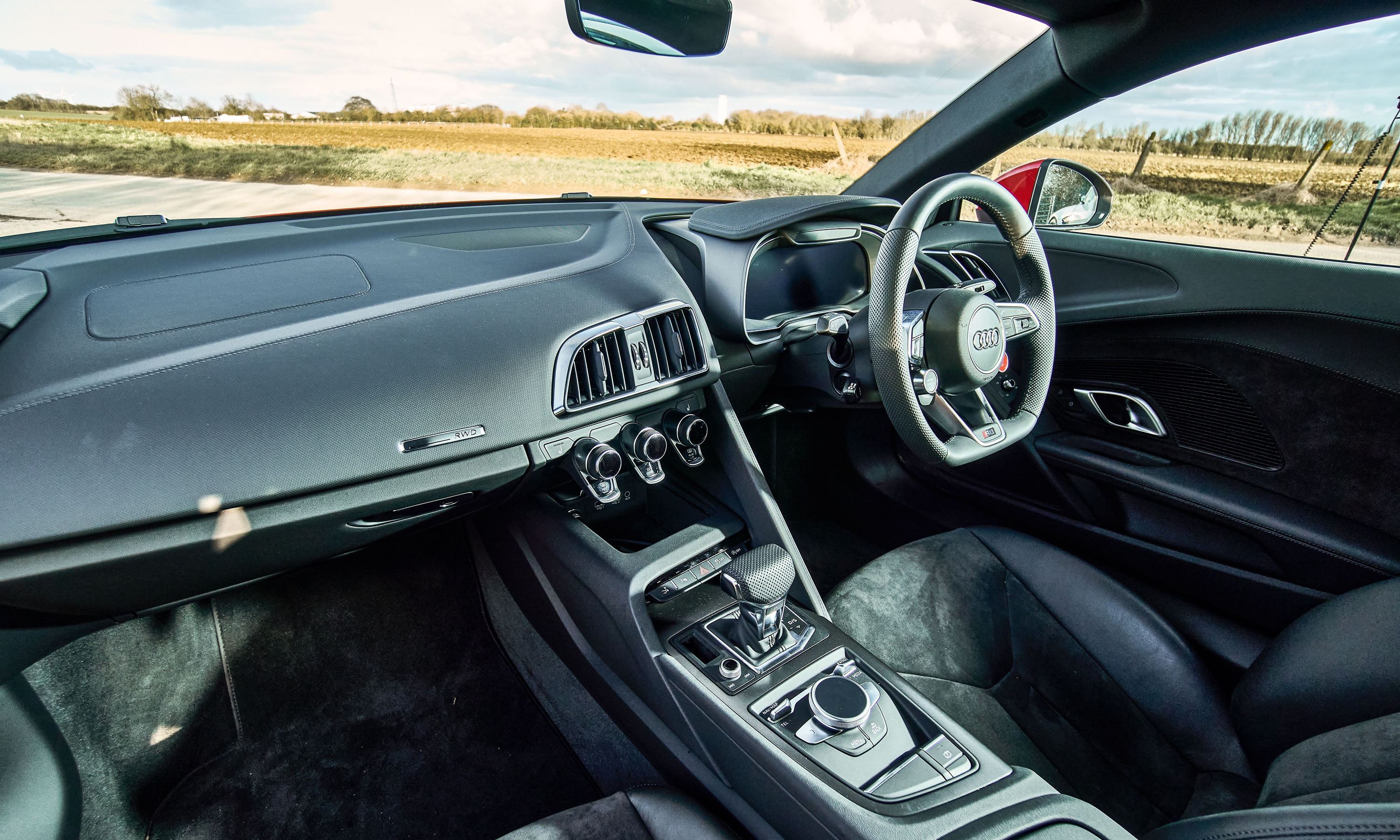 Aston Martin Vantage vs Audi R8 -8