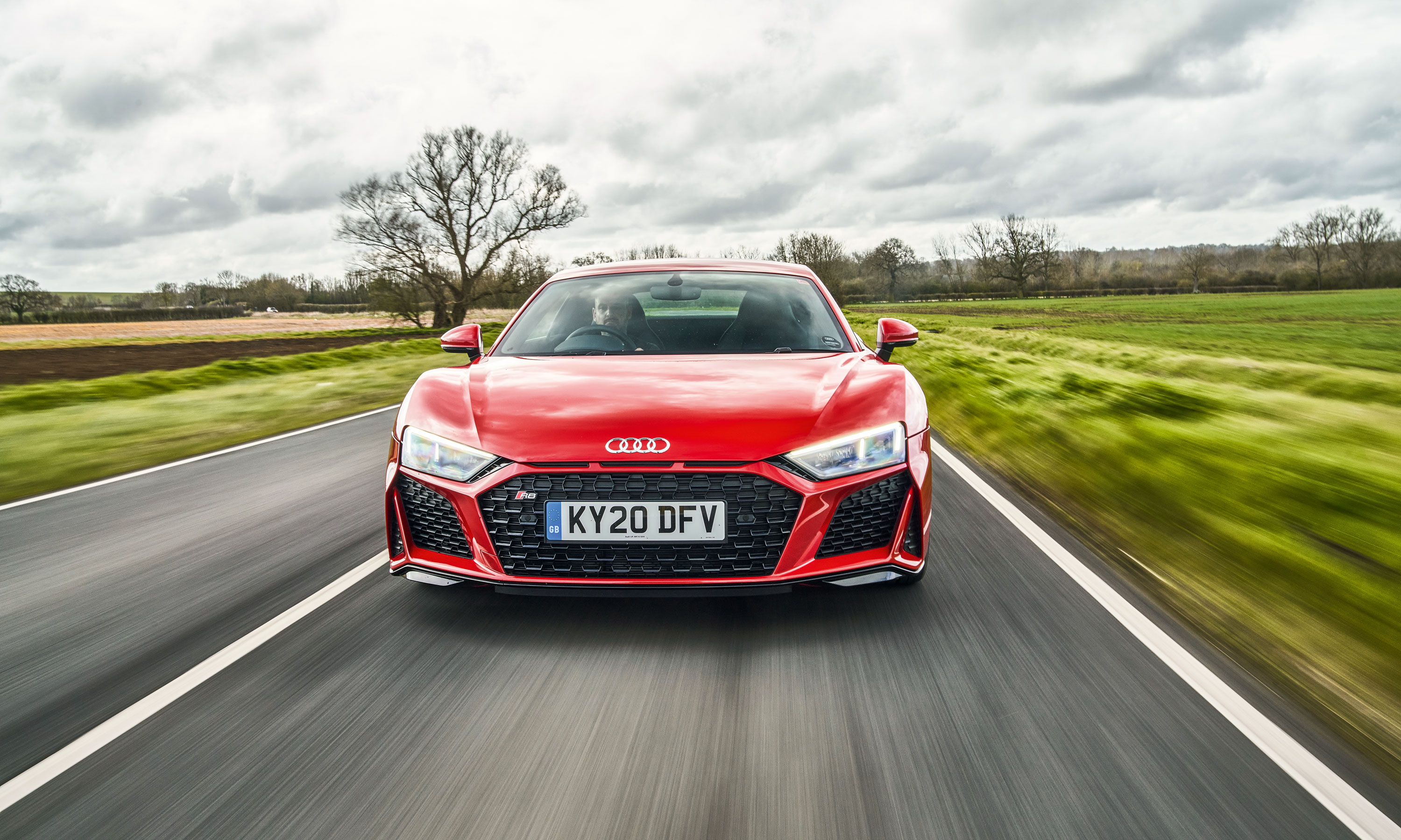 Aston Martin Vantage vs Audi R8
