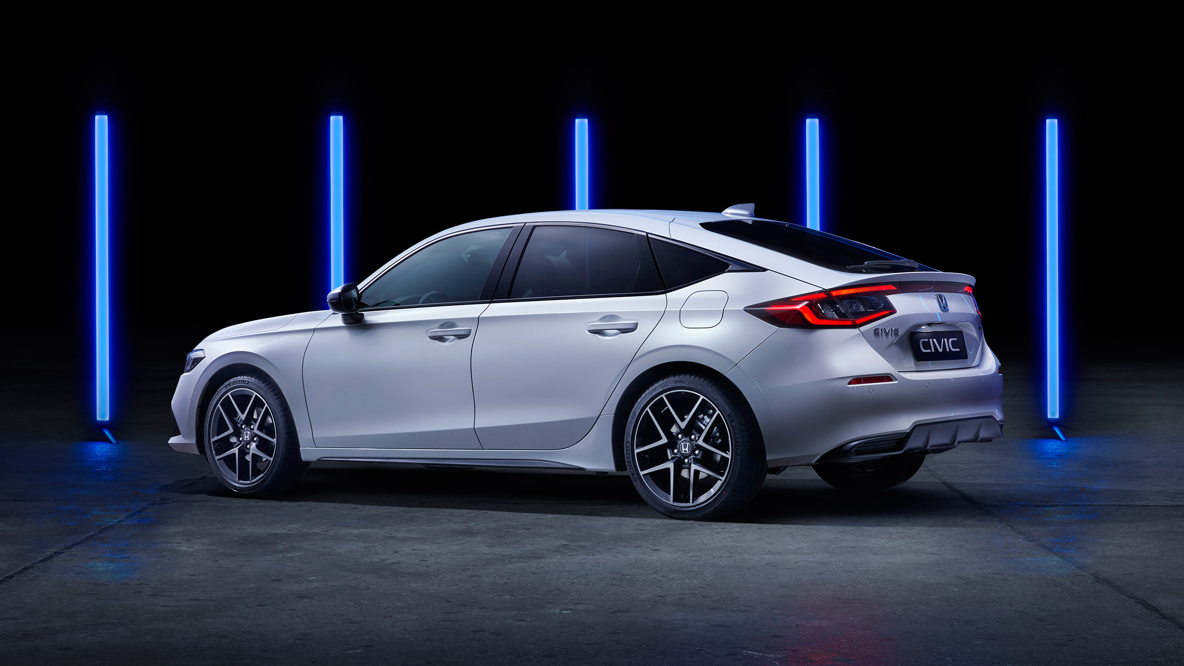 Honda Civic EU – rear quarter white