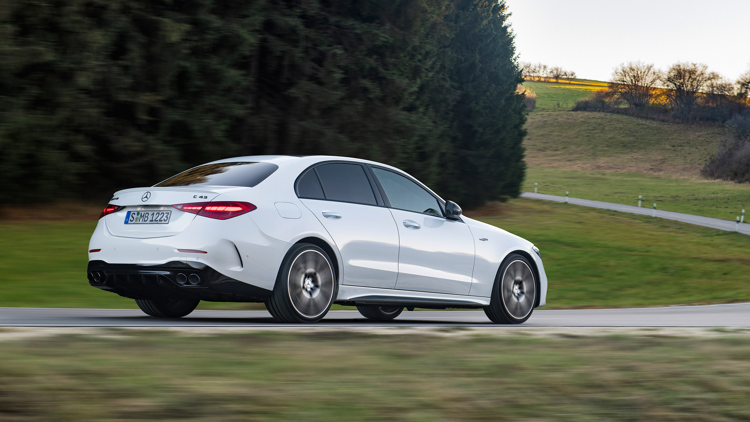 Mercedes-AMG C43 – rear tracking