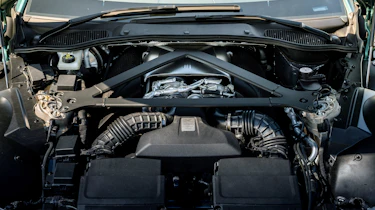 Aston Martin Vantage – Roadster engine bay