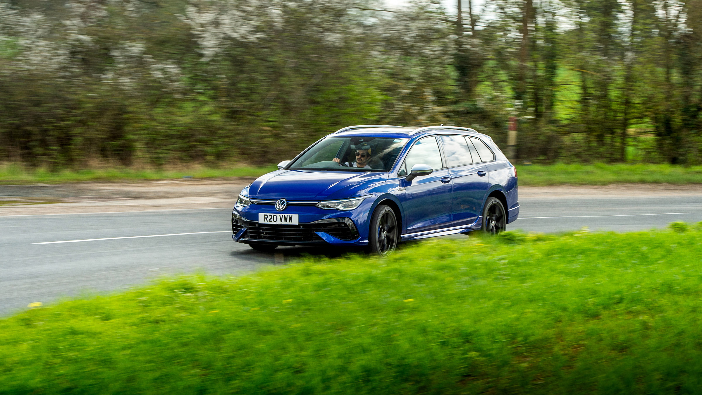 Volkswagen Golf R Estate 8 – cornering