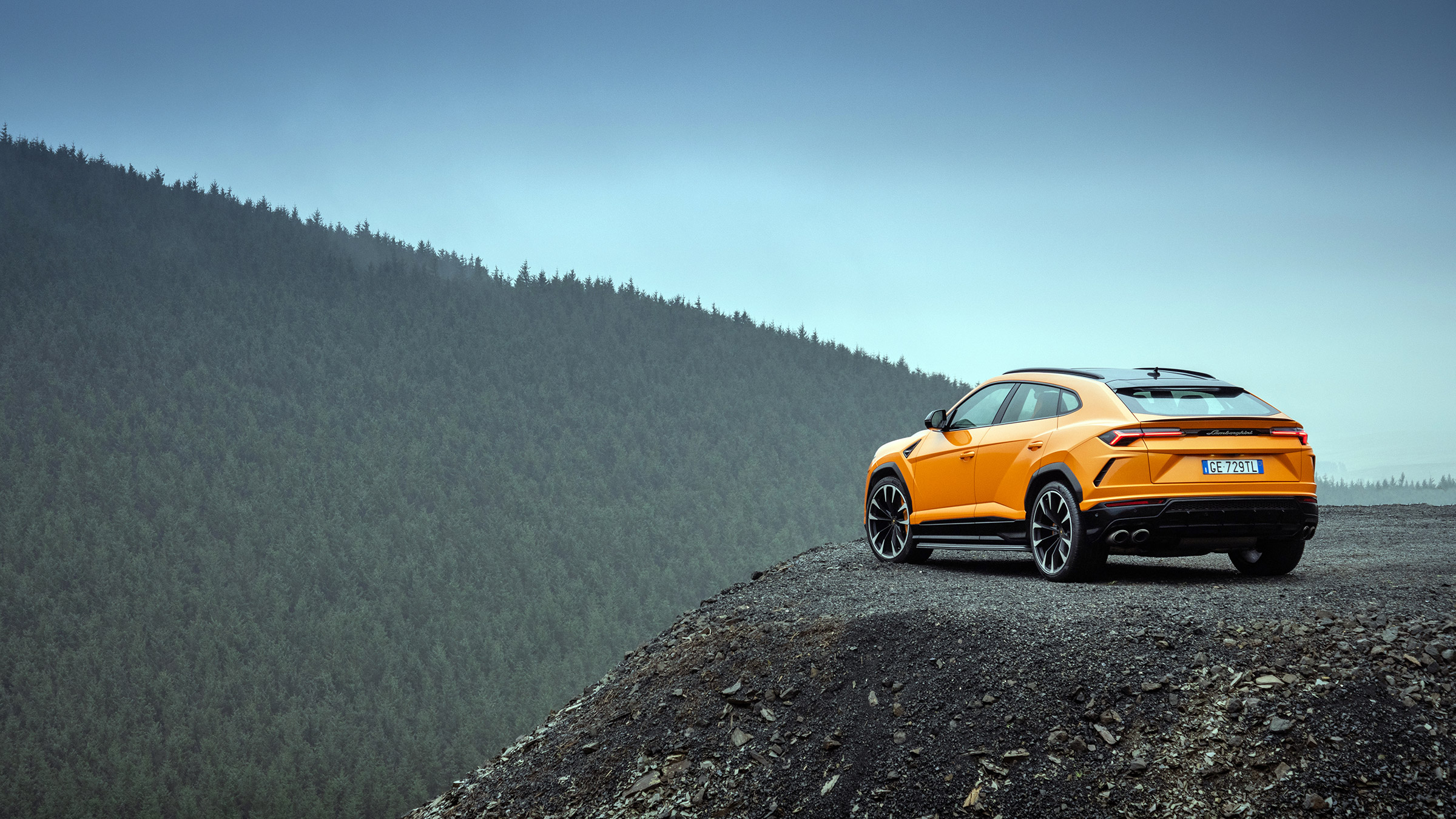 Lamborghini Urus – rear quarter