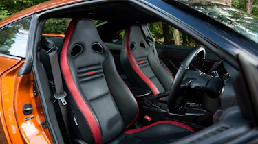 Nissan GT-R MY17 – seats