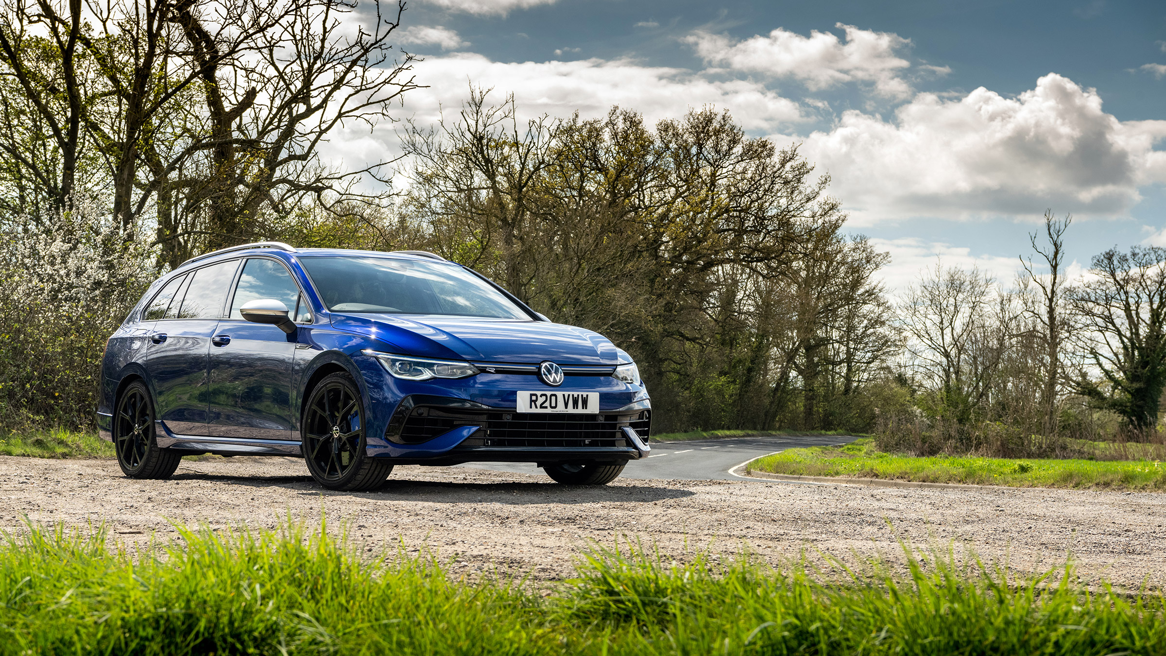 Volkswagen Golf R Estate 8 – front quarter