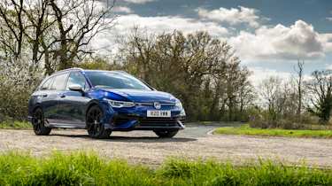 Volkswagen Golf R Estate 8 – front quarter