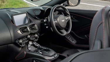 Aston Martin Vantage – Roadster interior