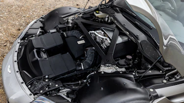 Aston Martin Vantage – Roadster engine bay